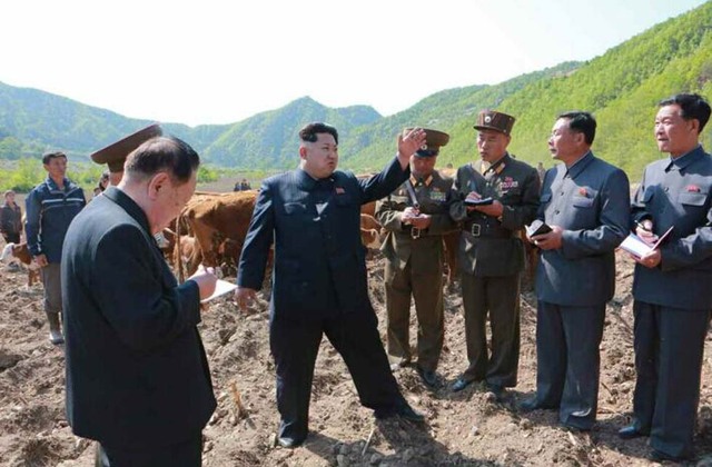 金正恩视察养鱼场和牧场 强调培育优良品种