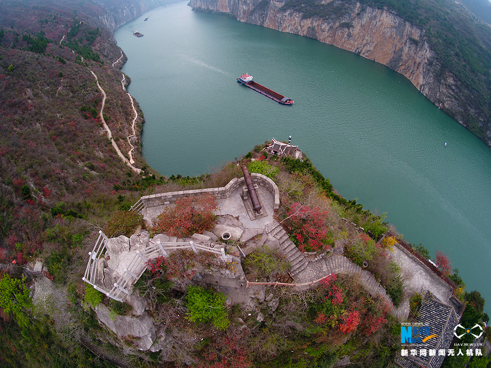 无人机航拍：一江碧水向东流 冬日三峡别样美