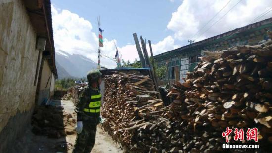 尼泊尔7.5级地震致上千人伤亡 西藏边境地区山体滑坡