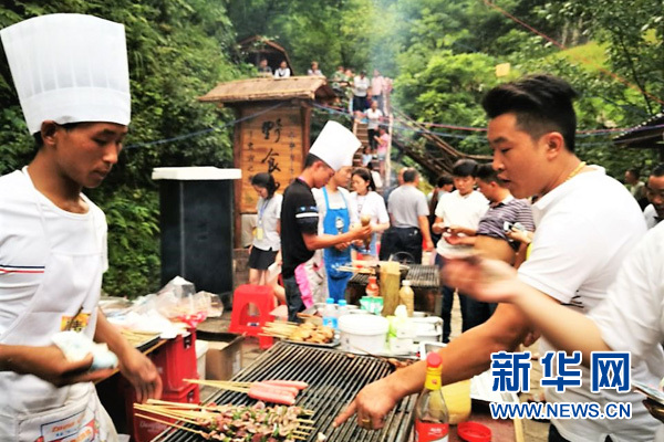 【区县联动】城口县岚天乡首届露天烧烤音乐节拉开帷幕【区县联动】岚天乡首届露天烧烤音乐节拉开帷幕