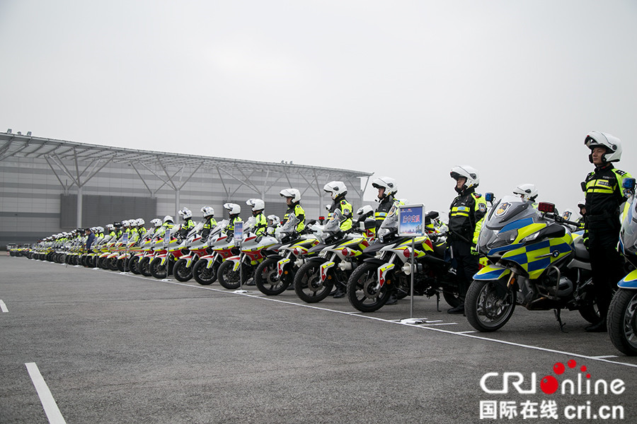 无边栏【Cri专稿 图文】重庆警方举行“渝警骁骑”比武竞赛