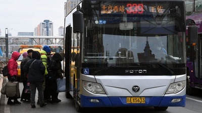 Beijing buses, subways enhance disinfection as work resumes