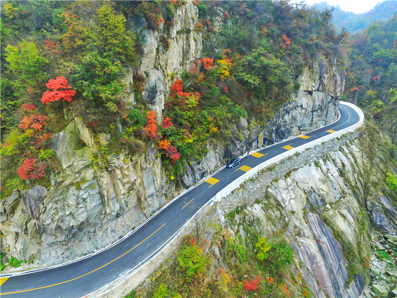 【Hello，河南！】平顶山市鲁山县：纪检护航下的山间公路成了“网红”打卡地