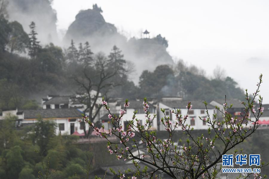 安徽：雾漫齐云山