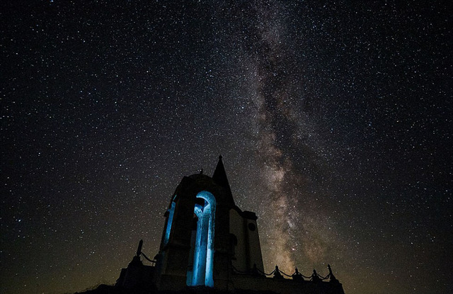 实拍希腊绝美星空 神庙上空神秘梦幻