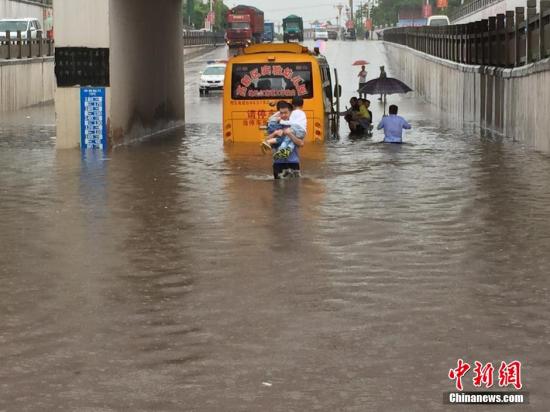 江西再发暴雨黄色预警 一民房倒塌5人受困3人遇难