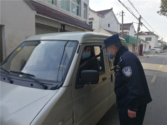 （南京栖霞区委宣传部供稿 社会广角列表 三吴大地南京 移动版）南京八卦洲派出所民警刘永森坚守疫情防控一线