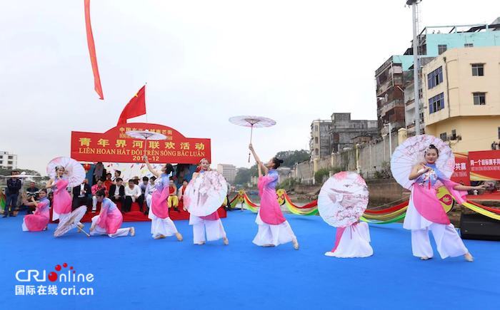 【唐已审】【原创】中越青年界河联欢 共叙两国友谊