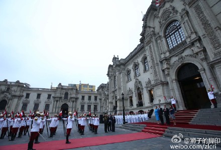 秘鲁仪仗队高唱中国国歌 欢迎李克强总理到访