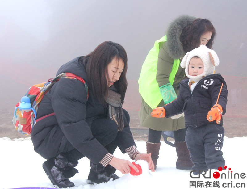 【CRI专稿 图文】重庆首届冰雪运动季系列活动启动【内容页标题】体验冰雪魅力 重庆首届冰雪运动季系列活动启动