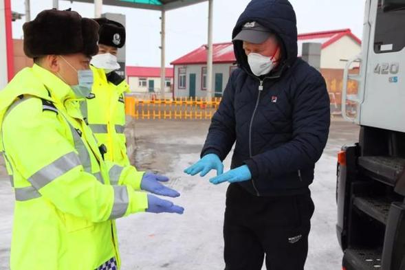 黑河交警支队多措并举 防疫战时保民生