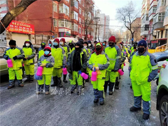 一天消杀5000余个单元！哈尔滨南岗区城管局千余名环卫工人支援社区疫情防控