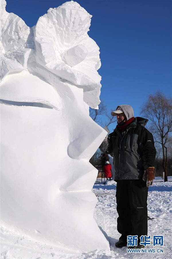 全国雪雕赛：巧夺天工展技艺