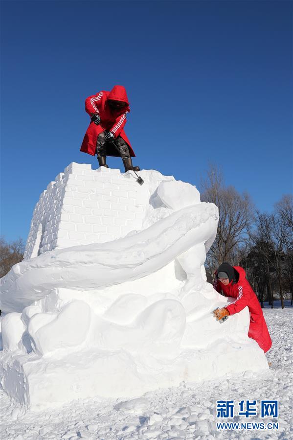 全国雪雕赛：巧夺天工展技艺