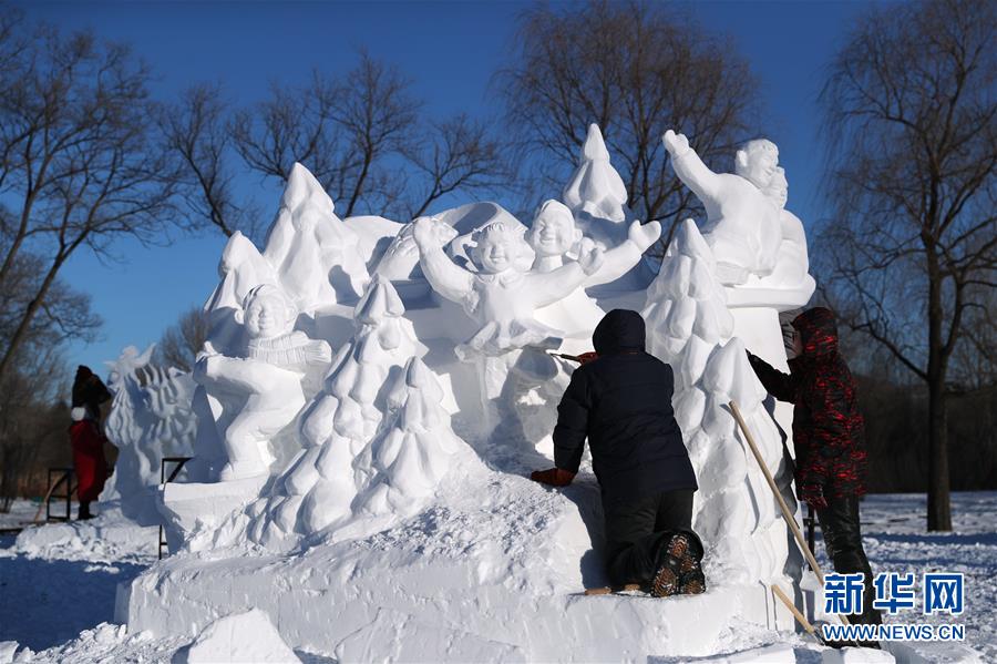 全国雪雕赛：巧夺天工展技艺