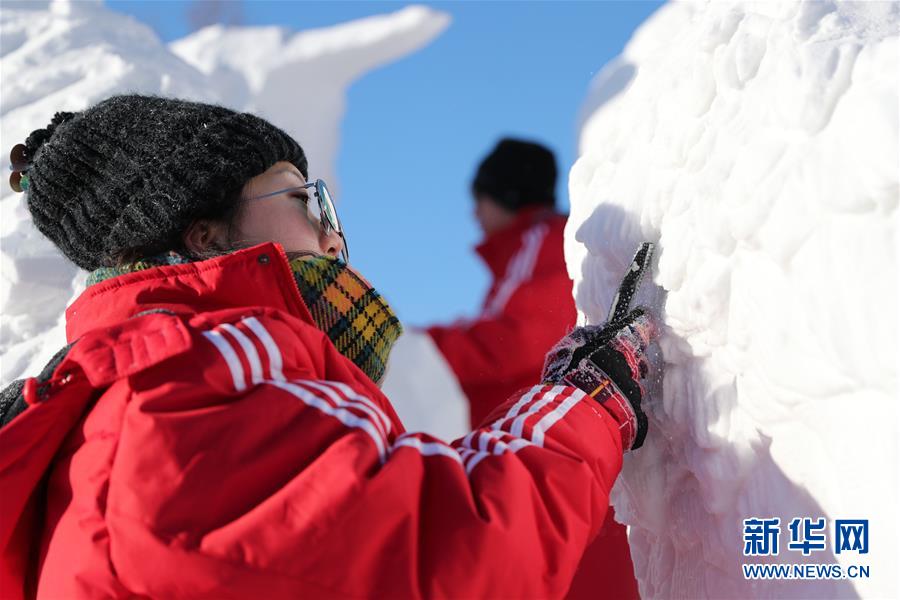 全国雪雕赛：巧夺天工展技艺