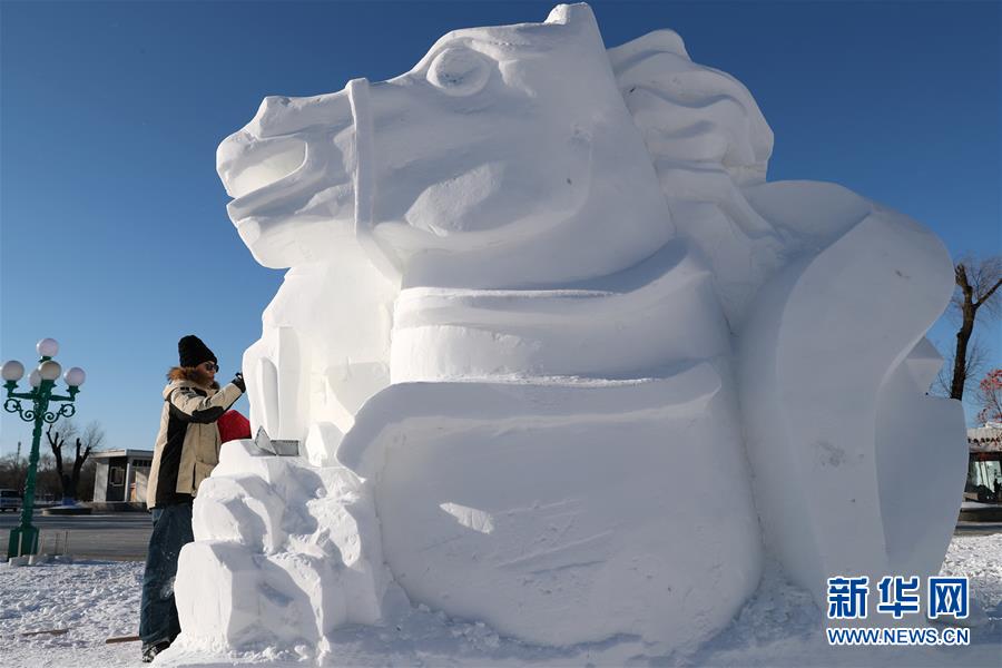 全国雪雕赛：巧夺天工展技艺