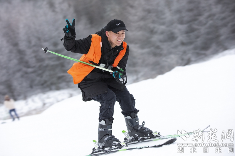 冰清美如画 滑雪神农架 湖北百家校媒聚焦“华中屋脊”