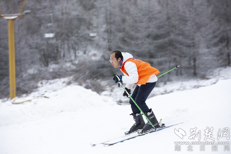 冰清美如画 滑雪神农架 湖北百家校媒聚焦“华中屋脊”