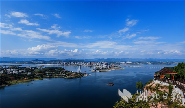 冬日郧阳 天高云淡景色美