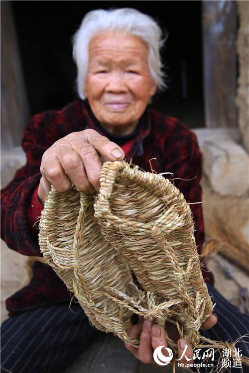 走近十堰非遗名录——手编草鞋