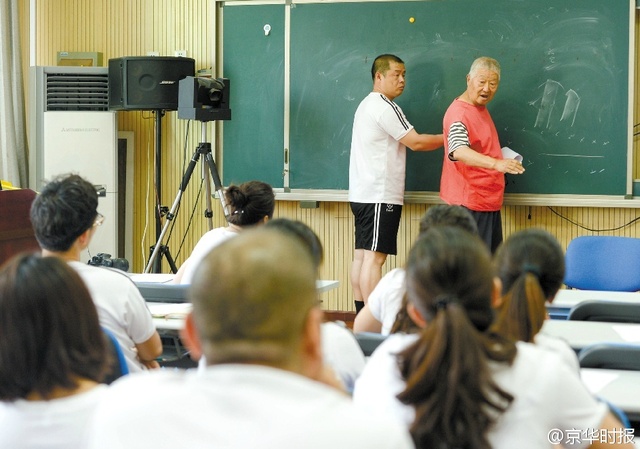 北京一小学老师厨师保安齐上阵 激发学生兴趣