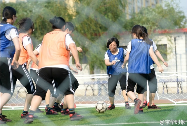 北京一小学老师厨师保安齐上阵 激发学生兴趣