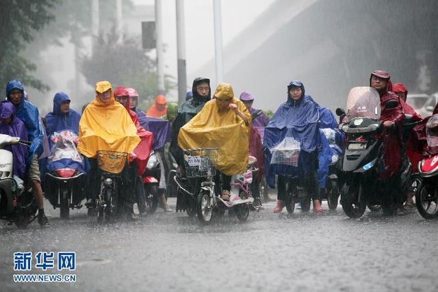 南方遭遇强降雨 中央气象台继续发布暴雨黄色预警