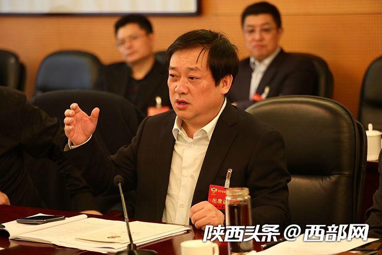 两会表情：履职进行时 政协委员热议报告气氛热烈