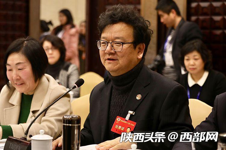 两会表情：履职进行时 政协委员热议报告气氛热烈