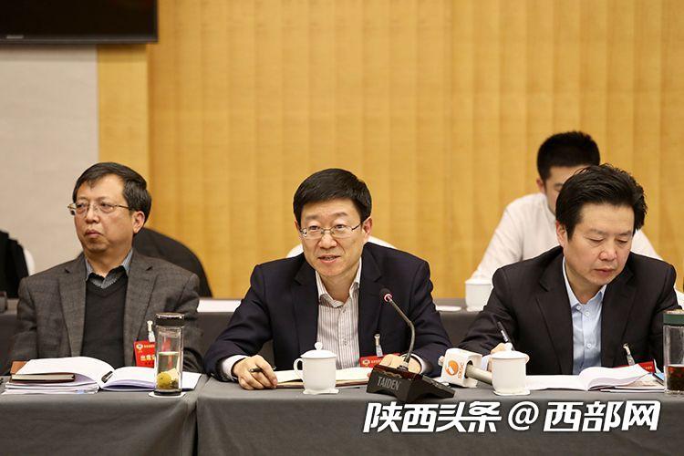 两会表情：履职进行时 政协委员热议报告气氛热烈