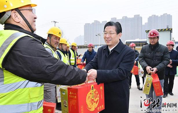 王东峰在石家庄市走访慰问基层干部群众