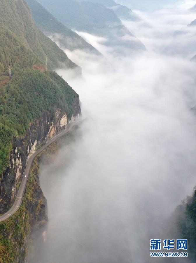 湖北鹤峰：云中公路