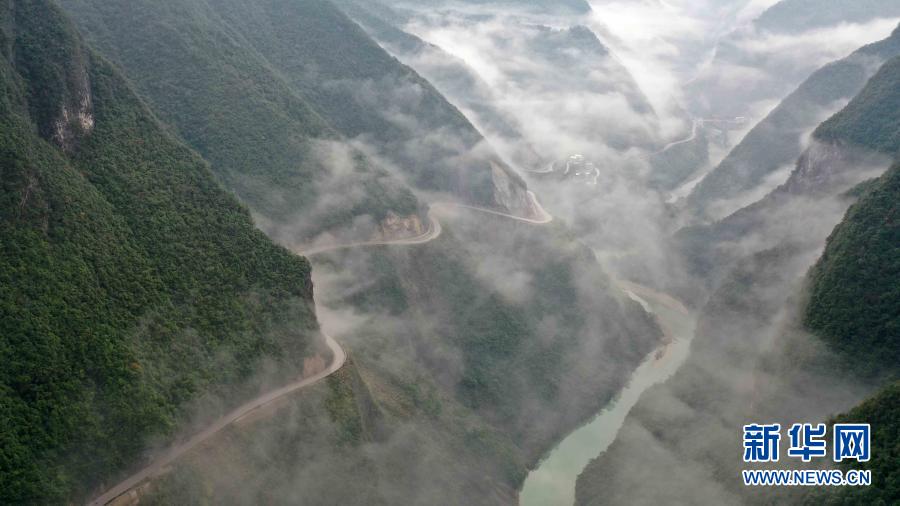 湖北鹤峰：云中公路