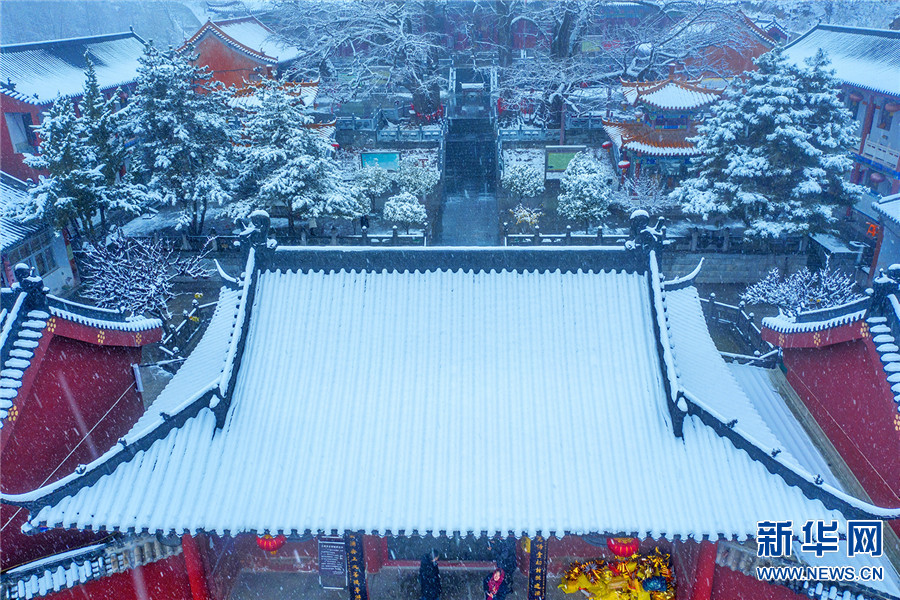 平顶山市鲁山县：古寺雪韵