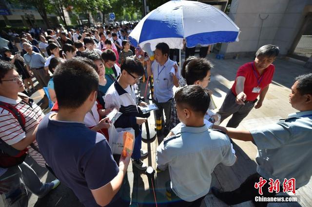 全国高考今日开考 942万考生赶赴考场