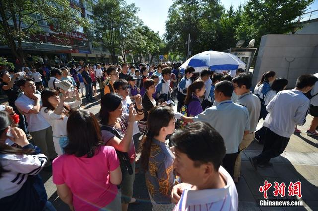 全国高考今日开考 942万考生赶赴考场