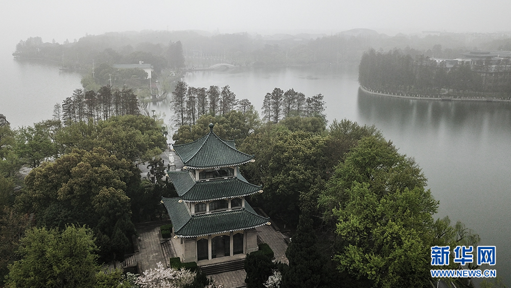 烟雨东湖 雾迷山水