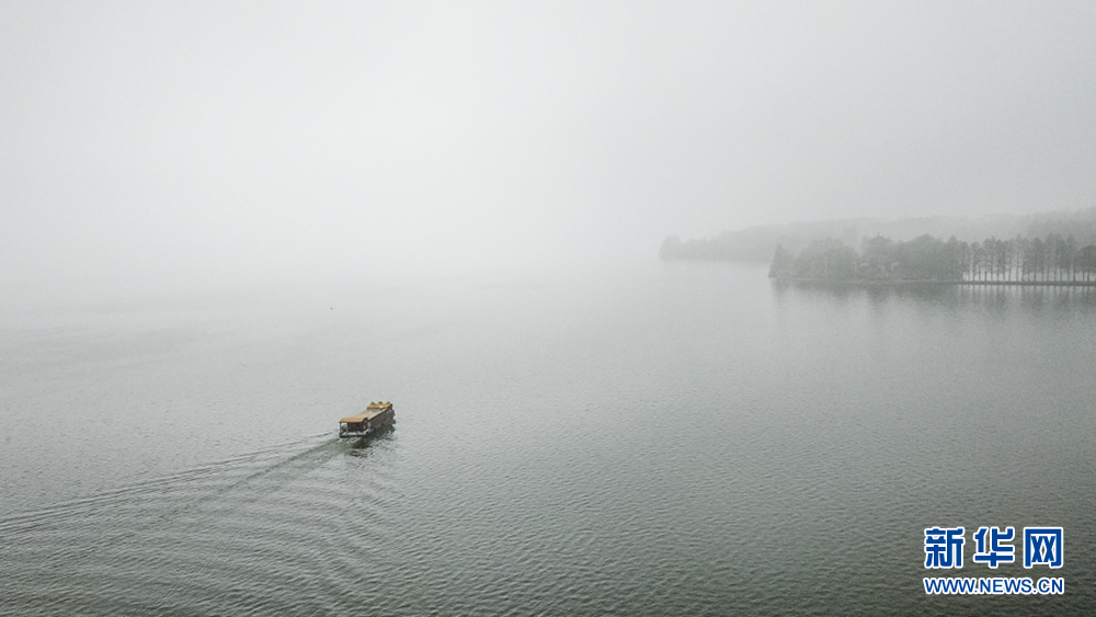 烟雨东湖 雾迷山水