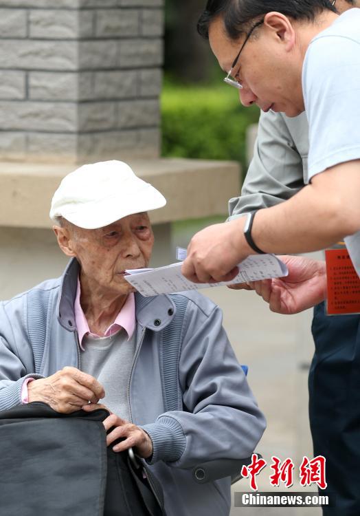 南京86岁老人再战高考 连续15年只为大学梦