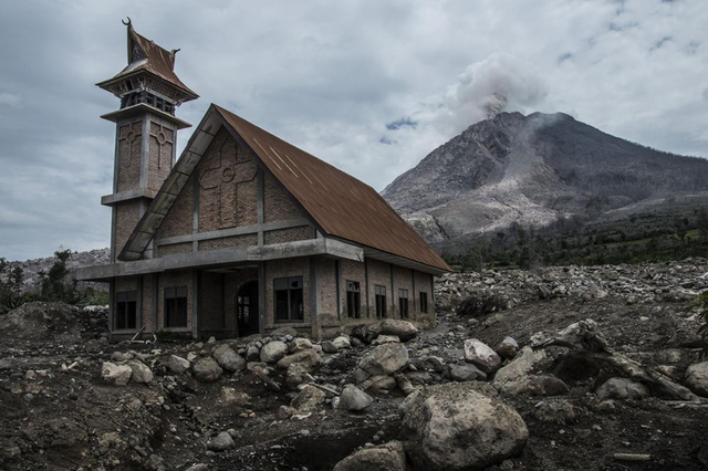 盘点2015年全球火山喷发震撼景象