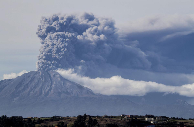 盘点2015年全球火山喷发震撼景象