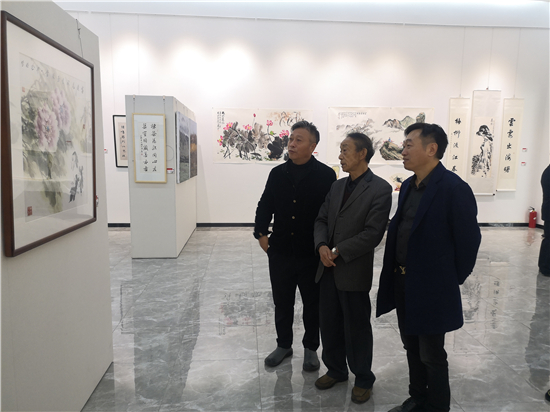 艺海花絮——近现代名家精品书画展在泰州报业艺术馆开幕