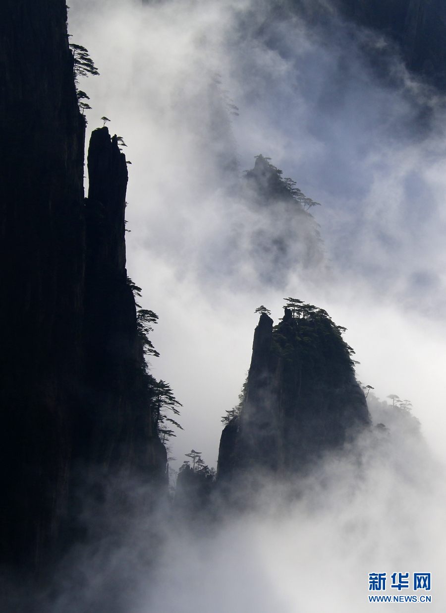 黄山：云海波澜阔 天地钟奇秀