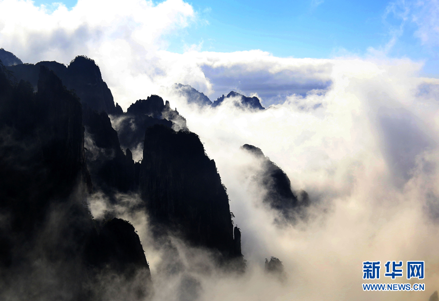 黄山：云海波澜阔 天地钟奇秀