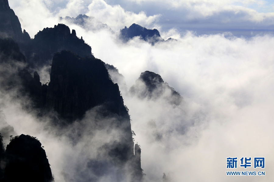 黄山：云海波澜阔 天地钟奇秀