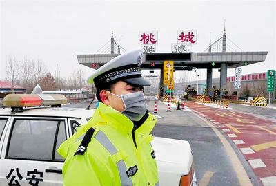 衡水市公安交警支队民警张振宁驻守检验站20多天  把“家”安在前沿阵地上