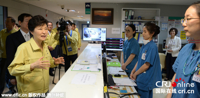 朴槿惠前往首尔大学医院抗MERS一线视察