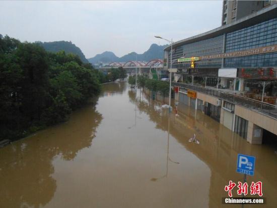 中国南方9省市面临暴雨考验 局地有雷暴大风