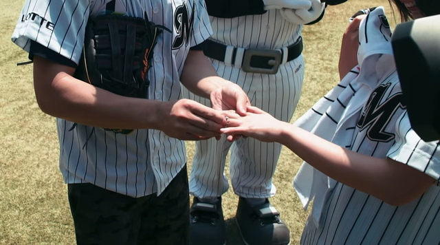 日本女孩患癌要求分手 男友在棒球赛场公开求婚